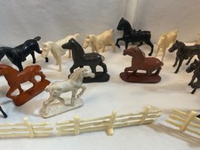 24 Vintage Plastic Horses Fence Toy