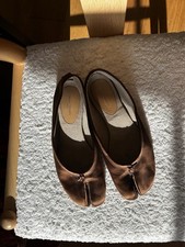 Maison Margiela Tabi Split-Toe Satin Ballet Flats In Espresso Brown