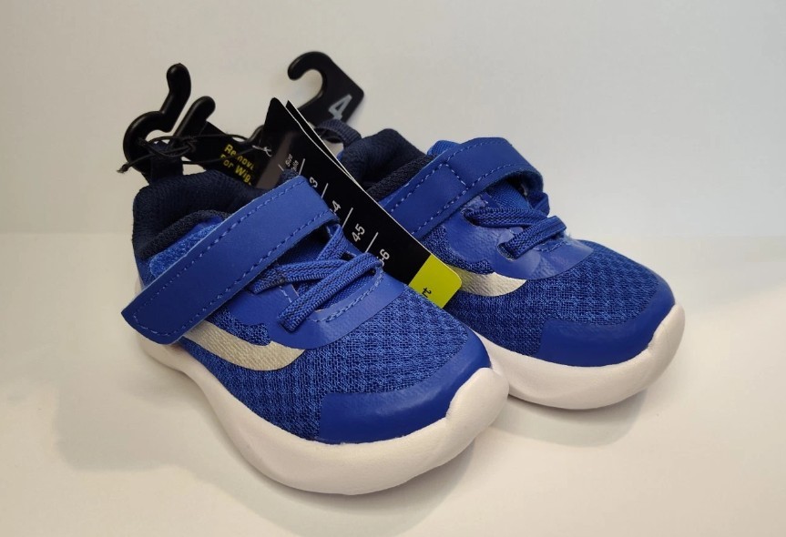 SAOLA Scarpe leggere Athletic Works blu suola bianca ragazzo taglia 4 nuove con etichette