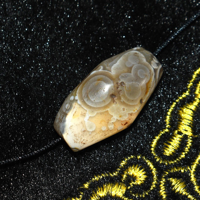 Antique Ancient Tibetan Himalayan Banded Agate Stone Dzi Bead in good Condition