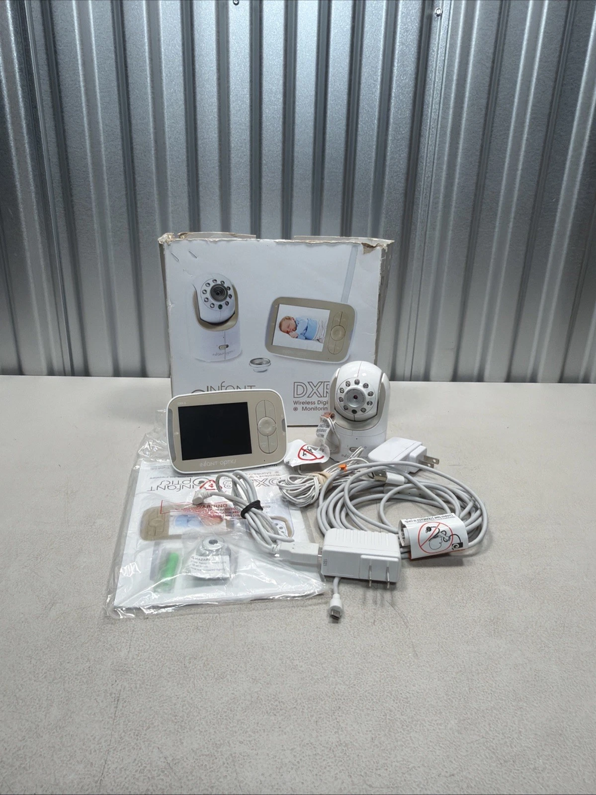 Infant Optics DXR-8 Baby Monitor and Camera - Working!
Opens in a new window or tab