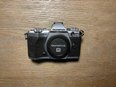 Olympus E-M5 Mark II - 3205 shutter count w/ 24mm lens battery charger Refurb