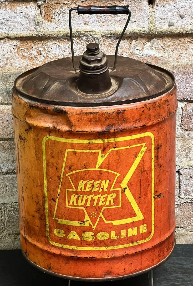 米缶古いデザイン VINTAGE KEEN KUTTER GASOLINE 5 GALLON RED & YELLOW METAL GAS CAN