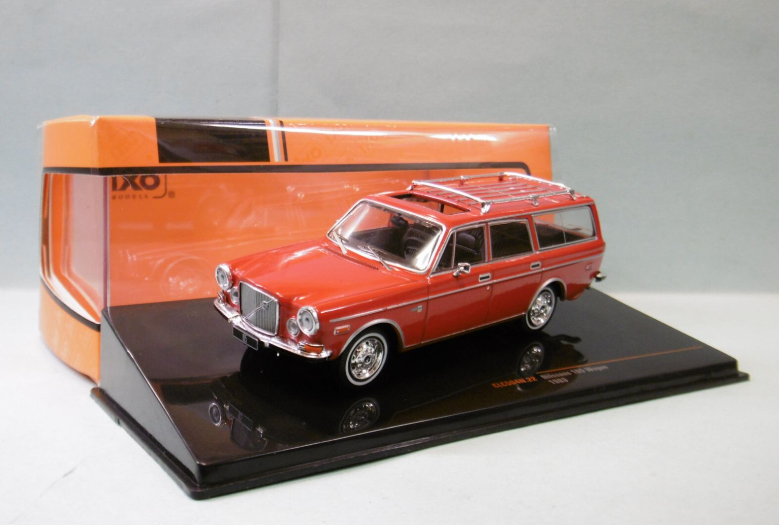 Volvo Nilssons 165 Wagon rouge miniature 1/43 pour diorama et vitrine de collection