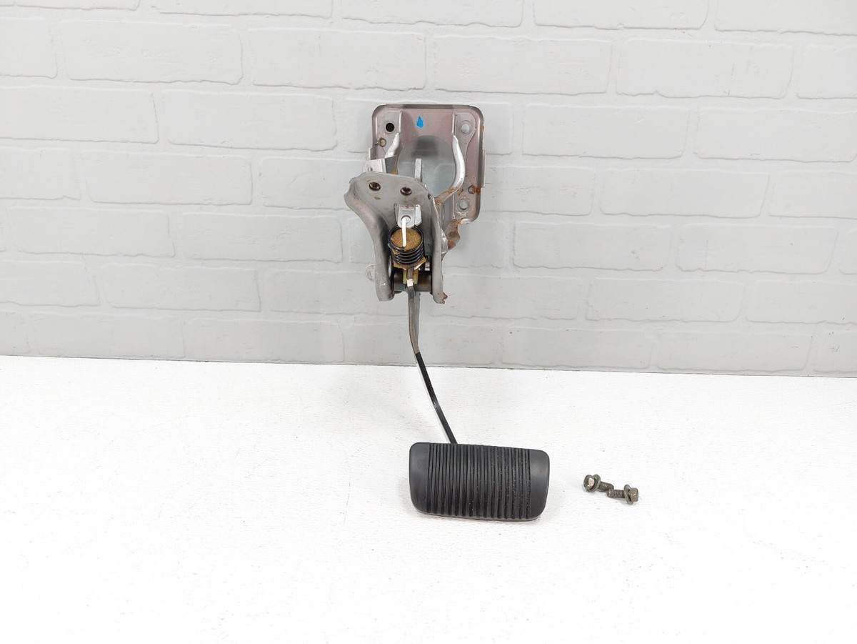1998-2002 Lexus LX470 Front automatic brake pedal assembly