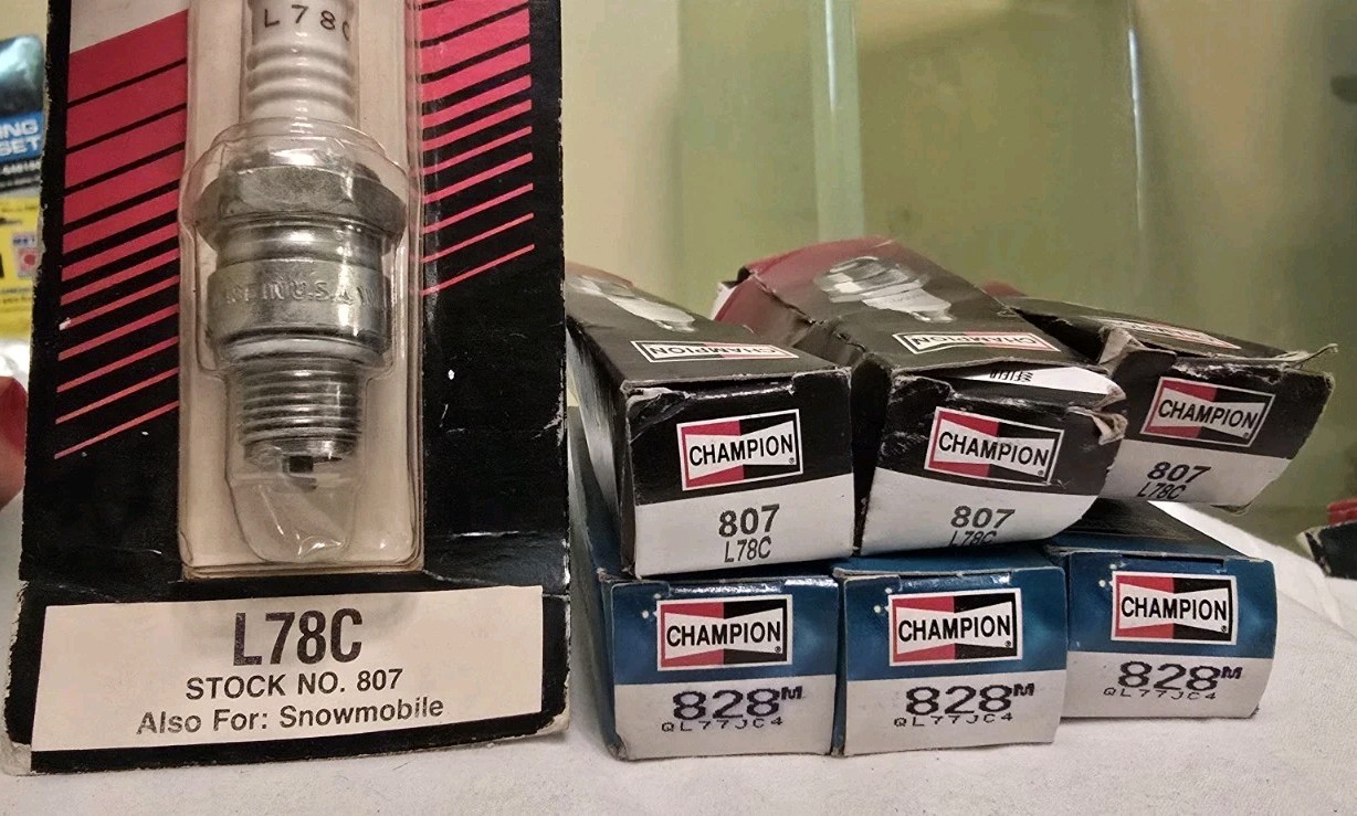 Lot of 7 Vintage Champion Marine Spark Plugs NOS New 828M 807 QL77JC4 L78C