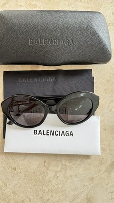 Balenciaga Damen Sonnenbrille Cat Eye schwarz, graue Gläser getönt BB0133S 145