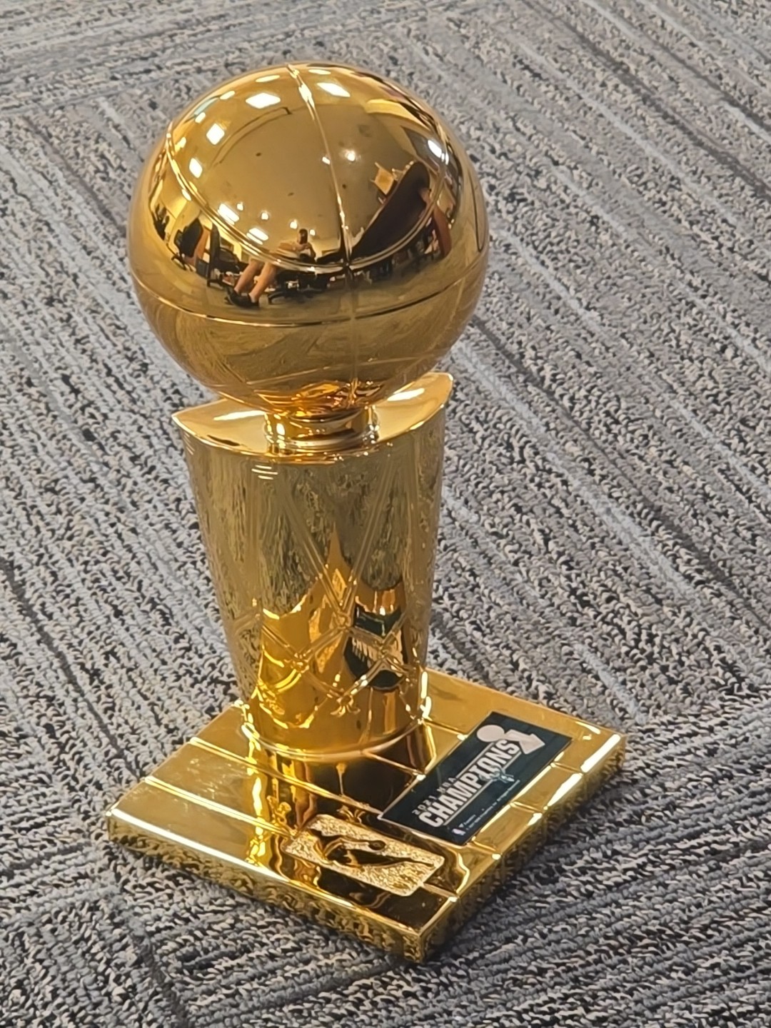GIANNIS ANTETOKOUNMPO Autographed Signed FANATICS Mini Trophy BUCKS Beckett 12 IN. TALL 
