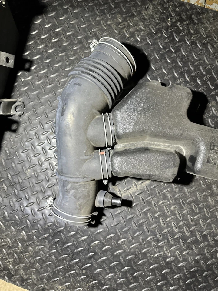 OEM Air Filter Box 2010-2018 Toyota 4Runner Factory Replacement Part - Image 3 of 4