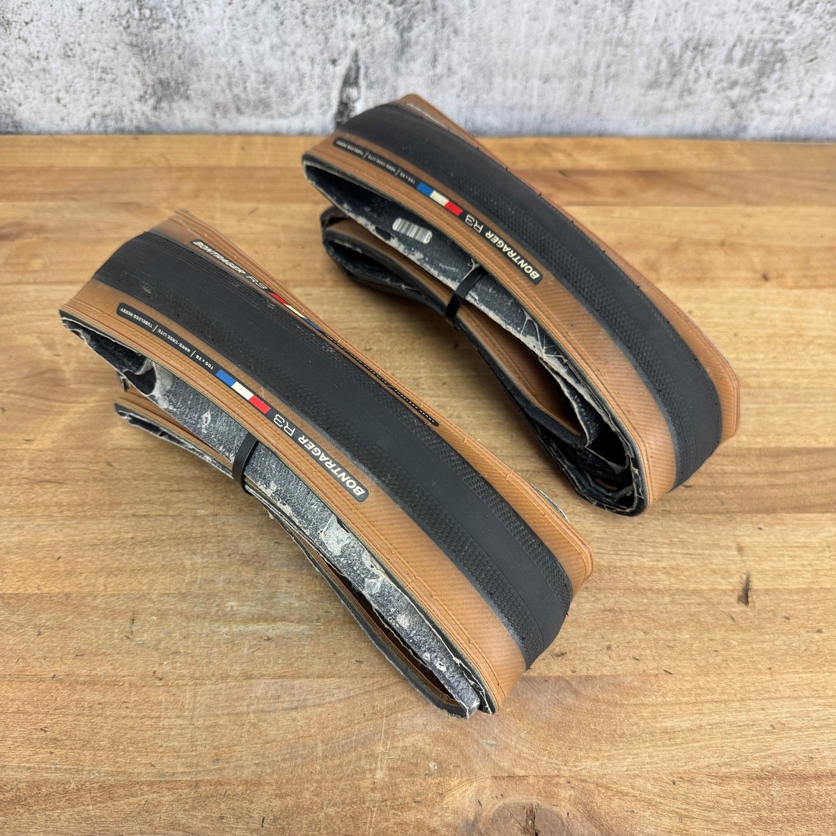 BONTRAGER R3 700x25C 2本セット BONTRAGER R3 Hard Case Lite Cycling Road Tire 700 x 25 120 TPI 200