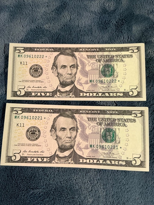 2 $5 star notes in sequential order from 2013