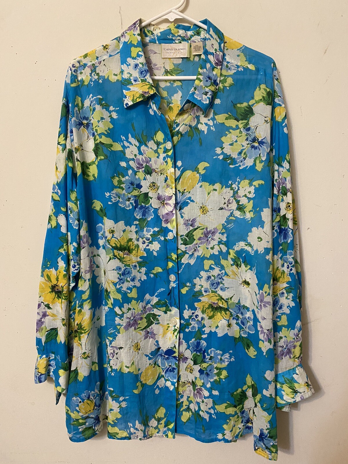 CAPISTRANO ESSENTIALS BUTTON UP FLORAL BLOUSE TUN… - image 1