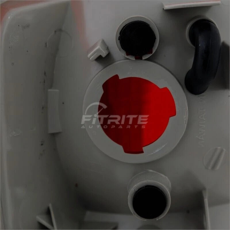 New Right Tail Lamp Lens And Housing Fits Chevrolet Blazer 1995-2005 GM2801126 - Image 3 of 4