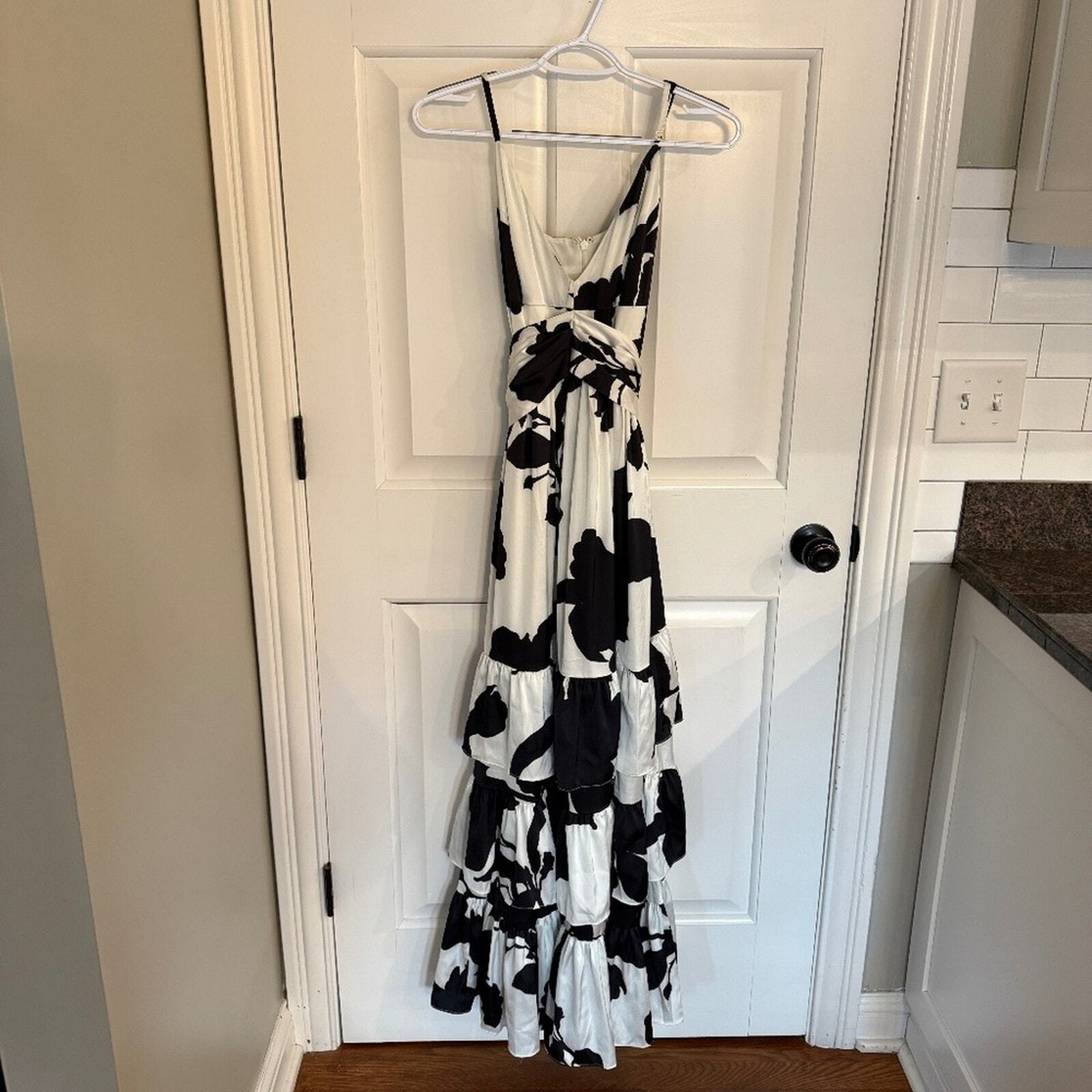 Hutch x Anthropologie Guthrie Sleeveless Floral V-Neck Satin Maxi Dress 31209 Hutch x Anthropologie Guthrie Sleeveless Floral V-Neck Satin Maxi Dress 31209