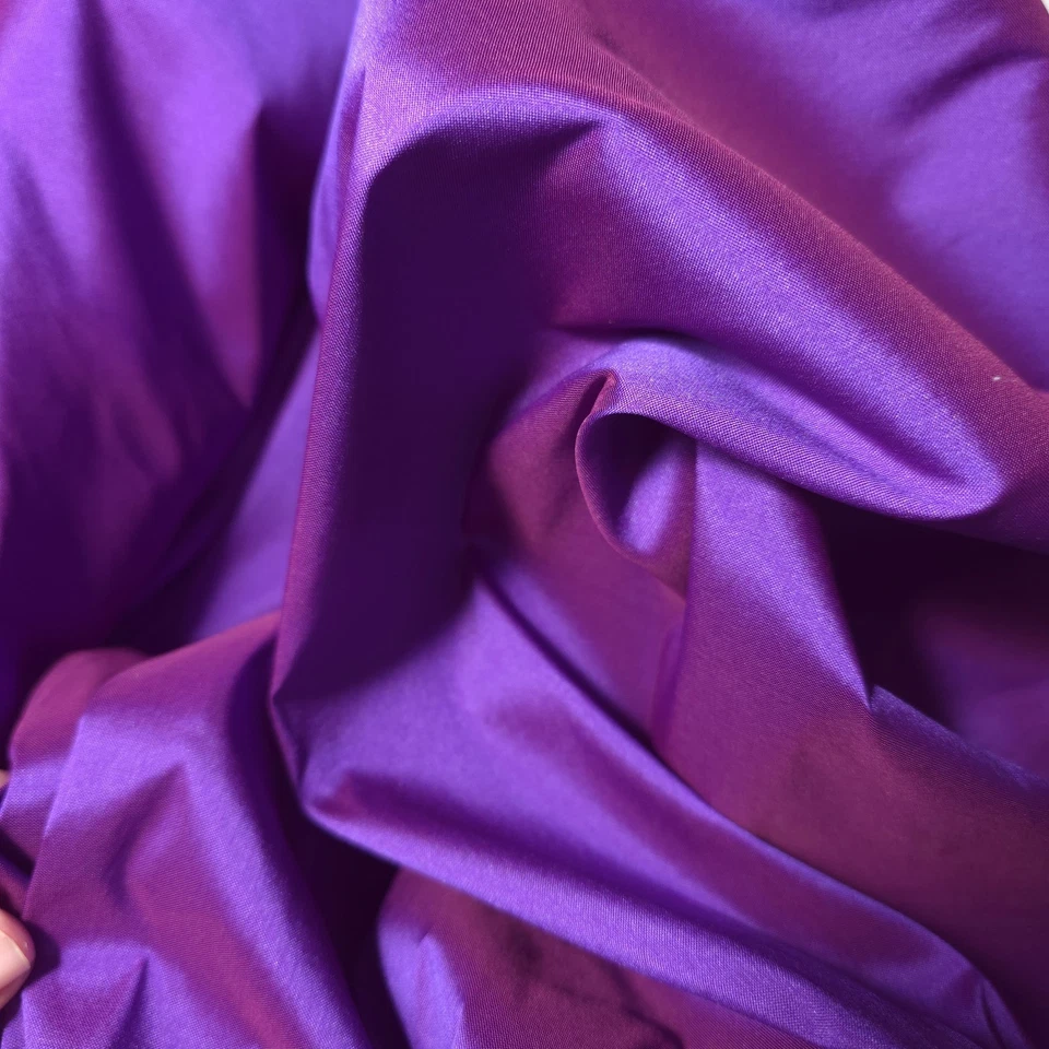 Tela de tafetán de seda sintética nítida ligera púrpura rojo rosa 58" por yarda Foto 2 de 4