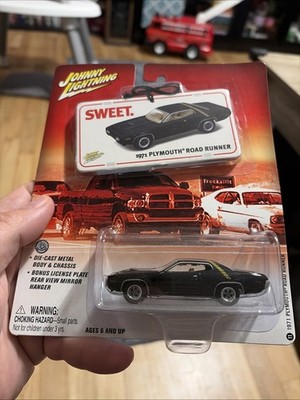 Johnny Lightning Sweet 1971 Plymouth Road Runner #11 Black
