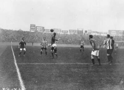 Midfield Action As Chelsea Play Sheffield United 1912 Old Photo