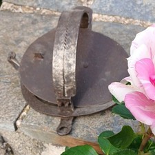 Rare et ancien piège à  mâchoire rond vintage pour