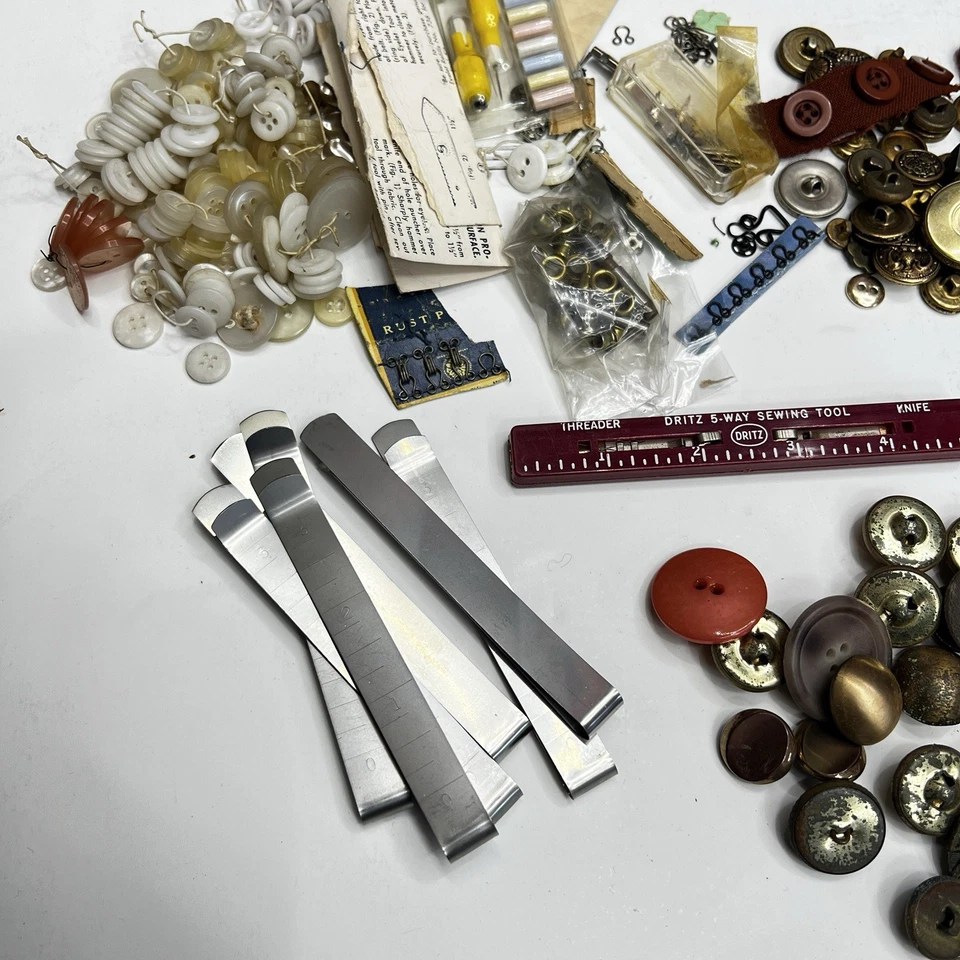Vintage Sewing And Button Lot - Image 3 of 4