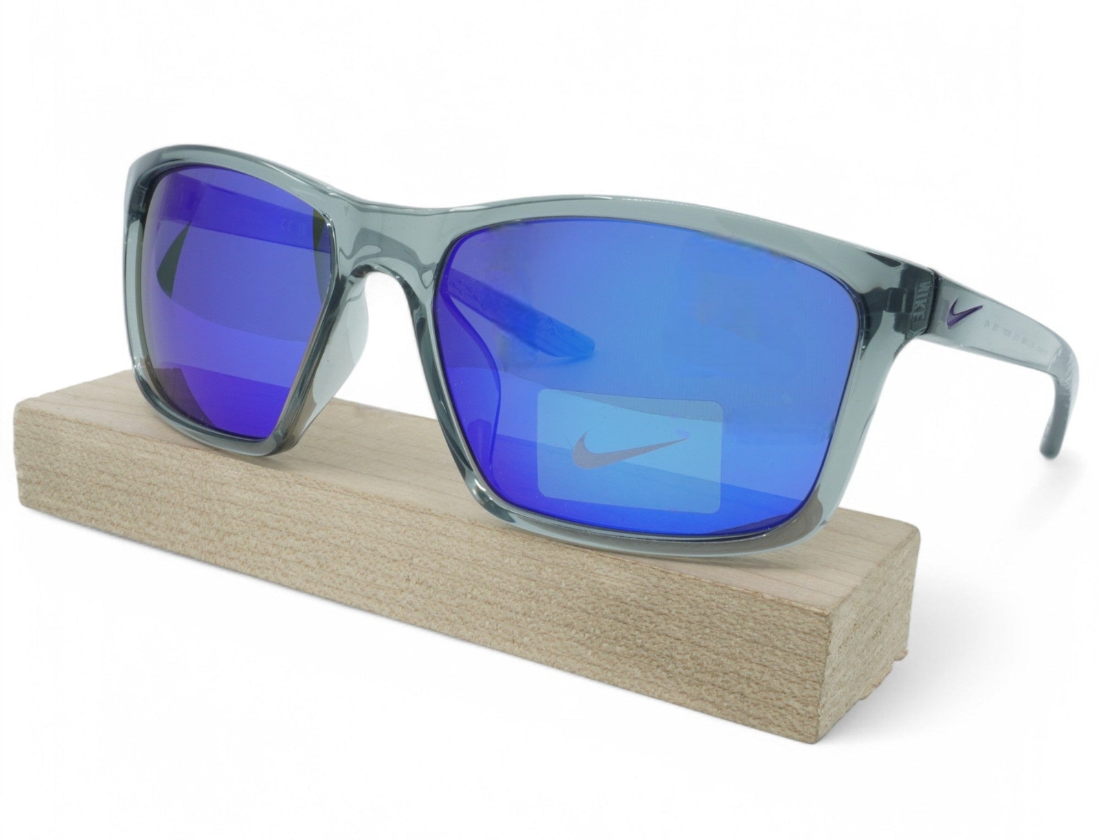 FJ1998-012 Солнцезащитные очки Nike Valiant M Унисекс 10990₽