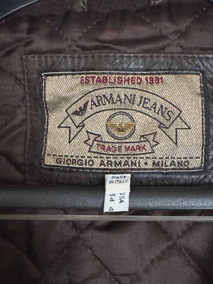 INCREÍBLE HECHO EN ITALIA Chaqueta Blazer de Cuero Giorgio Armani - Giorgio Armani Usada en Excelente Condición Foto 2 de 4