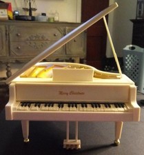 VINTAGE CHAIN FONG MUSICAL ANIMATED IVORY GRAND PIANO CHRISTMAS SONGS COLLECTIBL