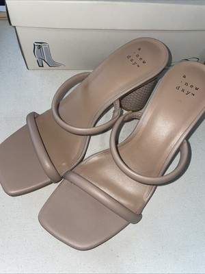 Nude Class Heels A NEW DAY Target Brand Size 7 Preowned Good Condition