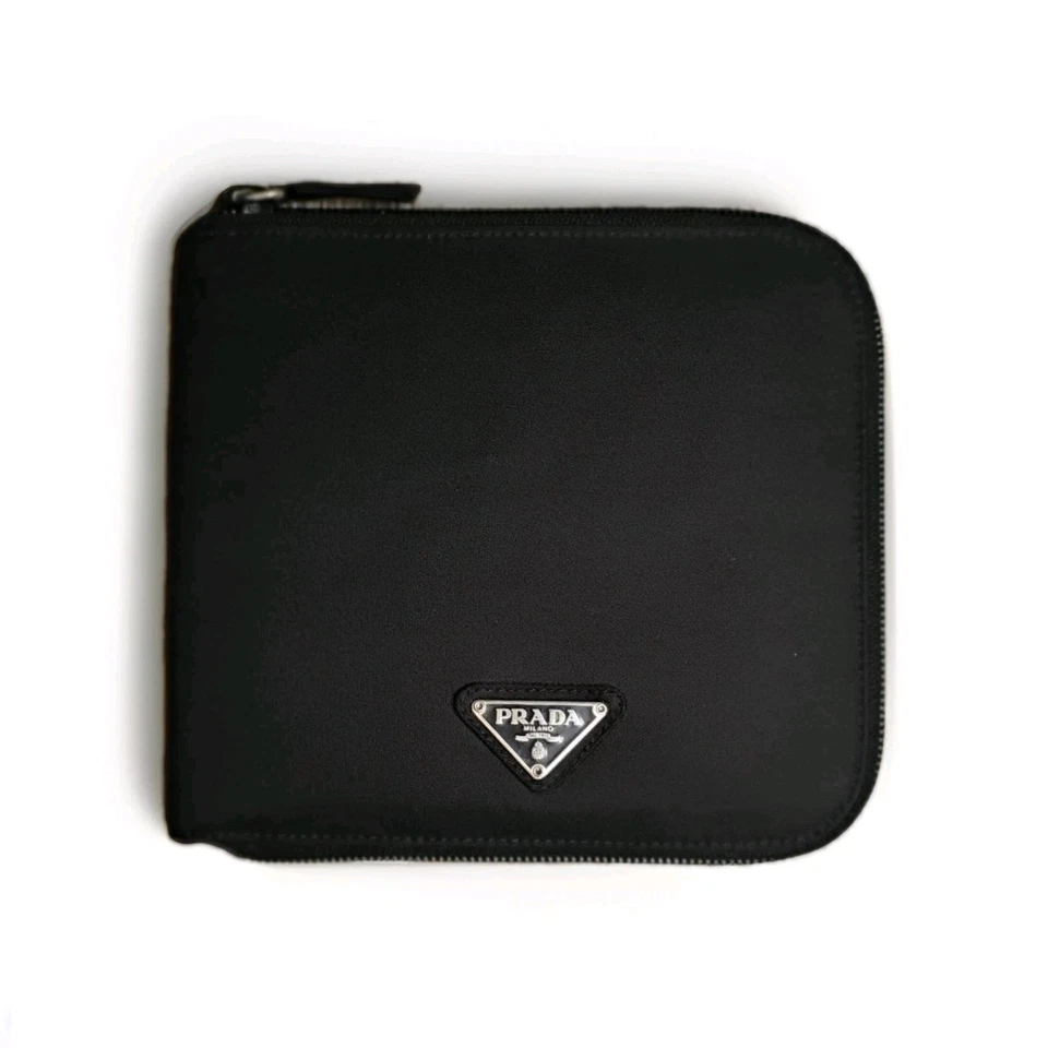 Prada Tessuto 黑色尼龙拉链圆形旅行文档护照存储 + CD DVD 媒体 — 第 2/4 张图片