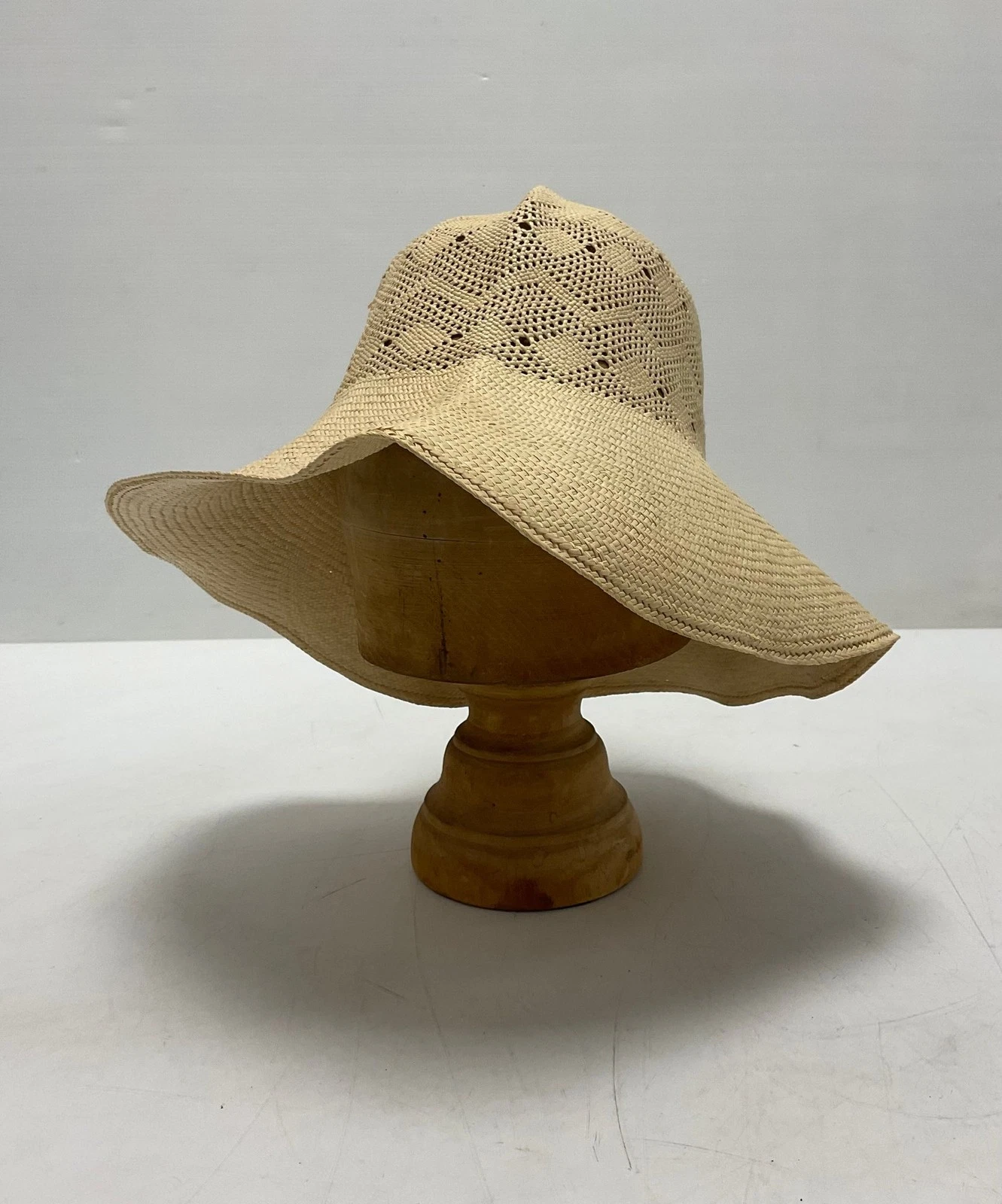 Ladies Straw Hat-Hand Woven-Roll Up-Natural
Opens in a new window or tab