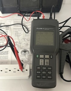 Fluke 41 HandHeld Power Harmonic Analyzer W/bag,Probes,Clamp,Without Back Light
