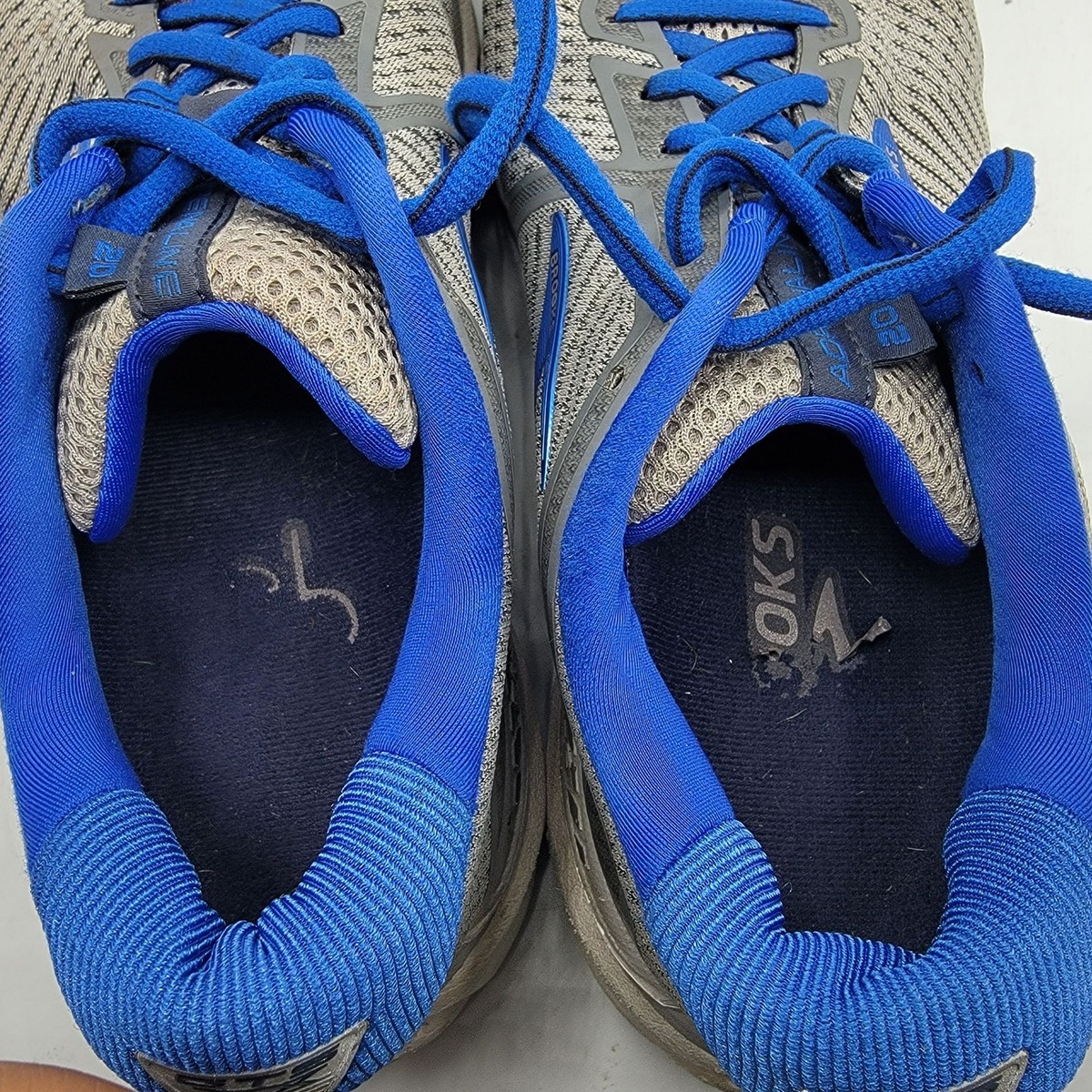 Brooks Adrenaline GTS 20 Mens 9.5 Gray Blue Running Shoes 
