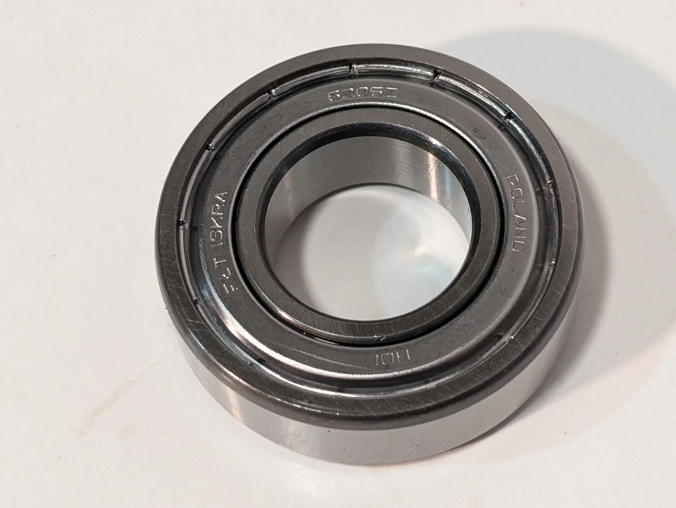 Lote de 6 rodamientos de bolas de una fila ranura profunda blindados FLT ISKRA 6205Z Foto 2 de 4