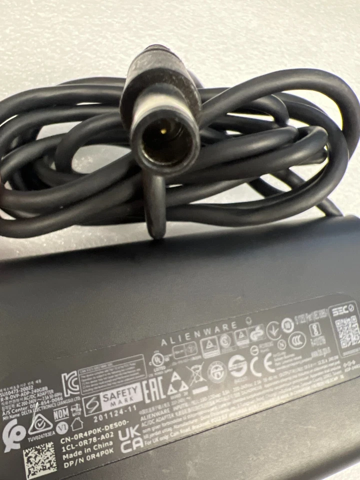 Dell Alienware Charger 240W AC Adapter 4GC66 R4P0K LA240PM200 DA240PM200 - Image 3 of 3