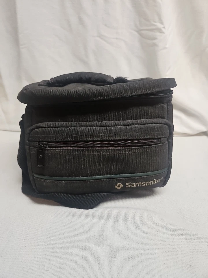 QUASAR VM-D51  VHS-C 150X DIGITAL 20X ZOOM CAMCORDER W/ Battery - Not Tested  - Image 3 of 4