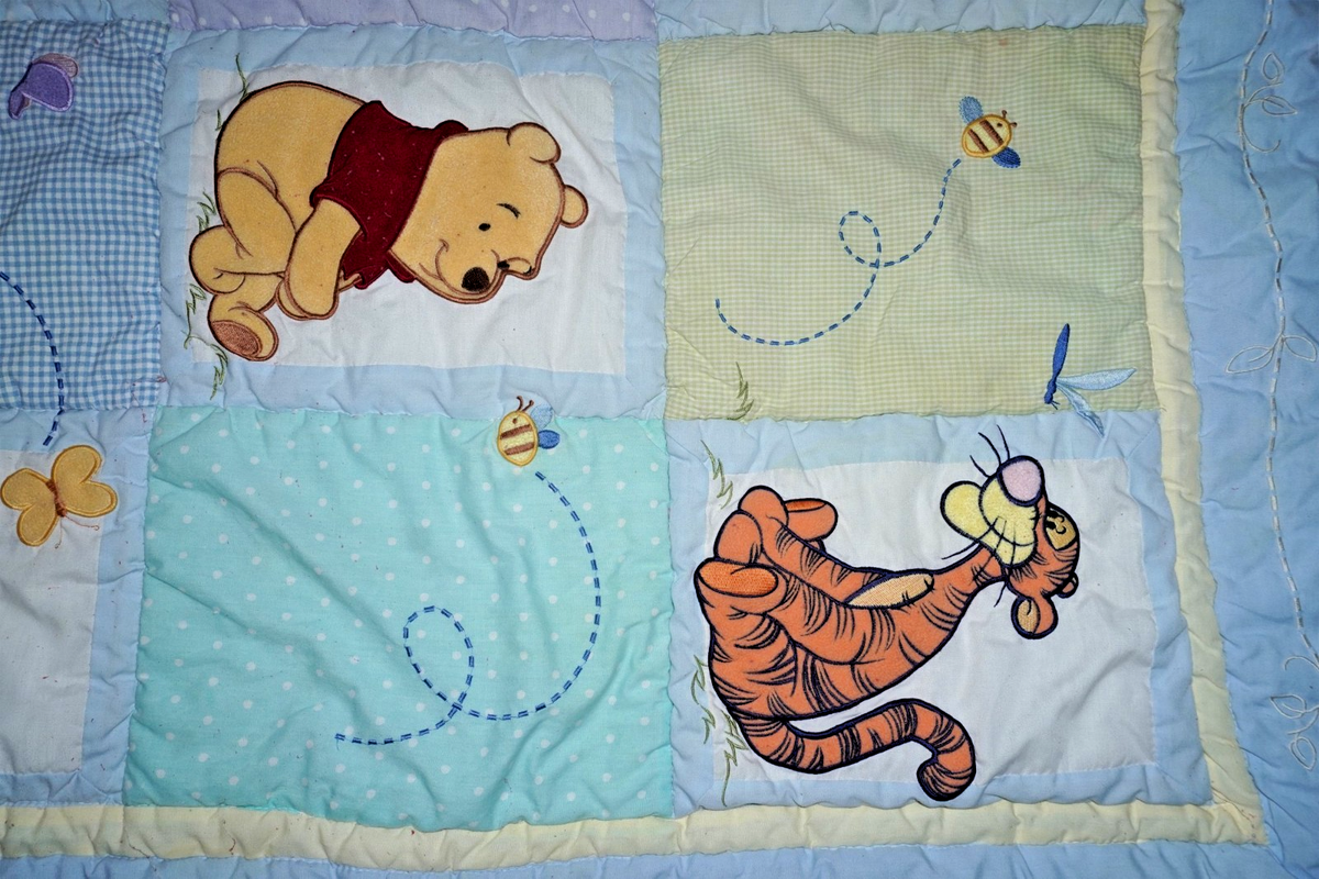Vintage Sears Winnie the Pooh Baby Quilt Blanket – Disney  display picture 1