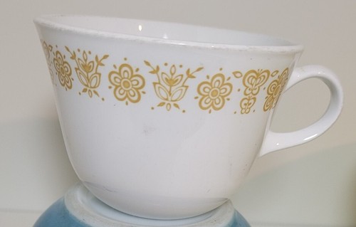 VTG 2 Corelle by Corning “BUTTERFLY GOLD” Hook & Reg Handle Coffee Cups - Picture 6 of 6