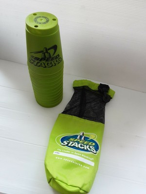 Speed Stacks Stapelbecher und Tragetasche WSSA Official 12 Becher grün
