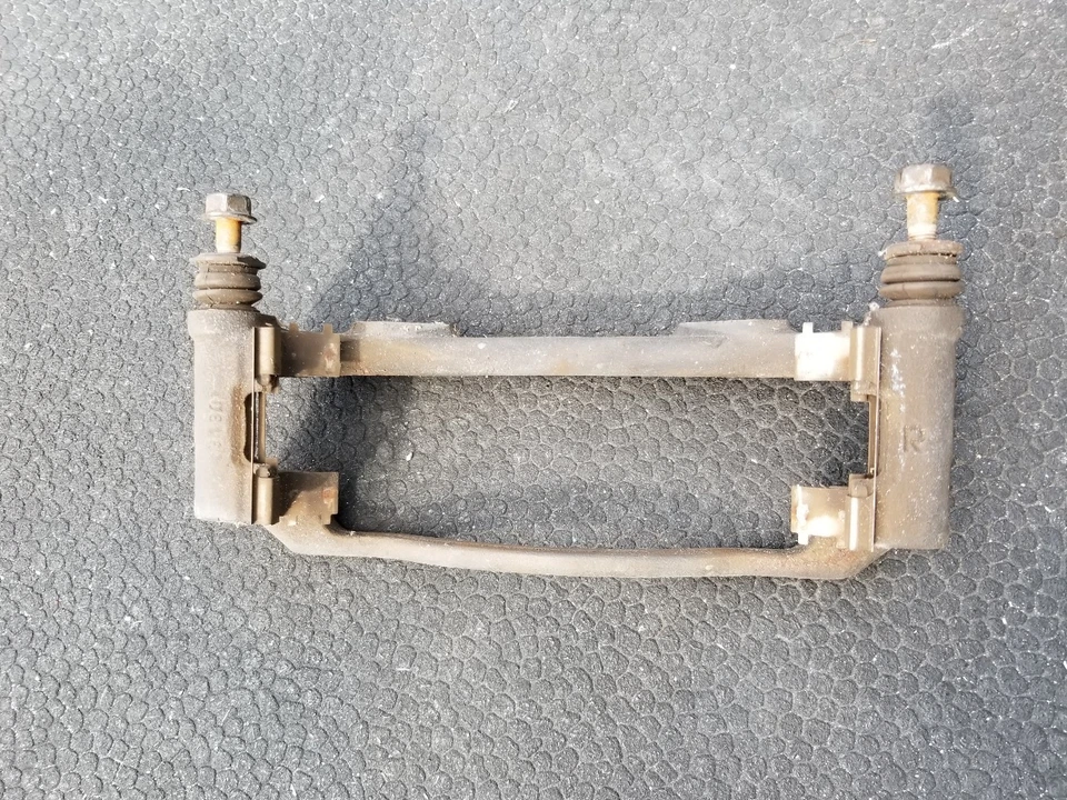 03 - 04 MERCURY MARAUDER Passenger Caliper Bracket Front 2004 Right Side  - Image 2 of 2