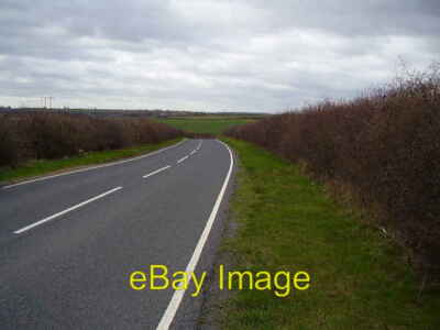 Foto 6x4 Gerade Straße versuchen, diesen Platz zu vermeiden Little Casterton c2007