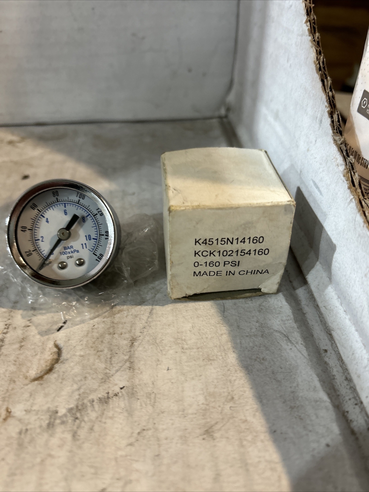 PARKER, K4515N14160, PRESSURE GAUGE 1.5 INCH DIAL 1/2 INCH NPT PORT (SP96)
