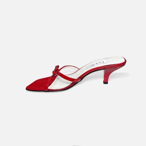 Sandalia vintage años 90 Isaac Mizrahi Italia charol rojo arco tacón gatito 5,5 B - Imagen 2 de 7