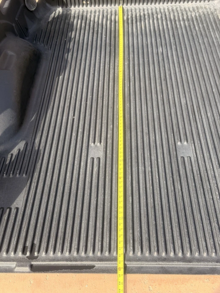 Bed Liner (used) 2023 Ford F250 Crew Cab 4x. Great Condition. Local Pick Up Only Foto 4 de 4