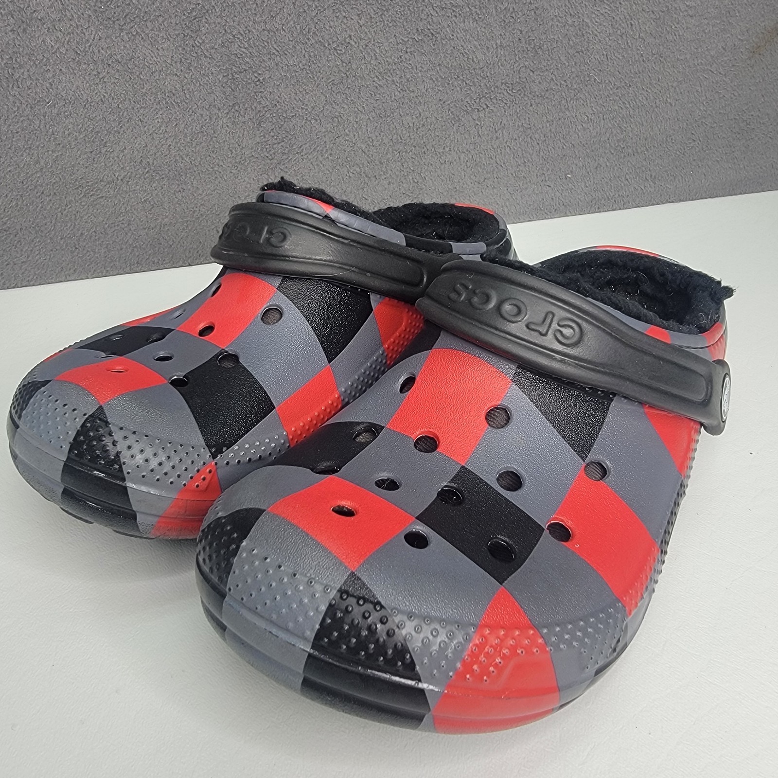 Crocs Classic Fur Lined Plaid Fleece Clog Grey Red Black Size Mens 4 Womens 6 image 2