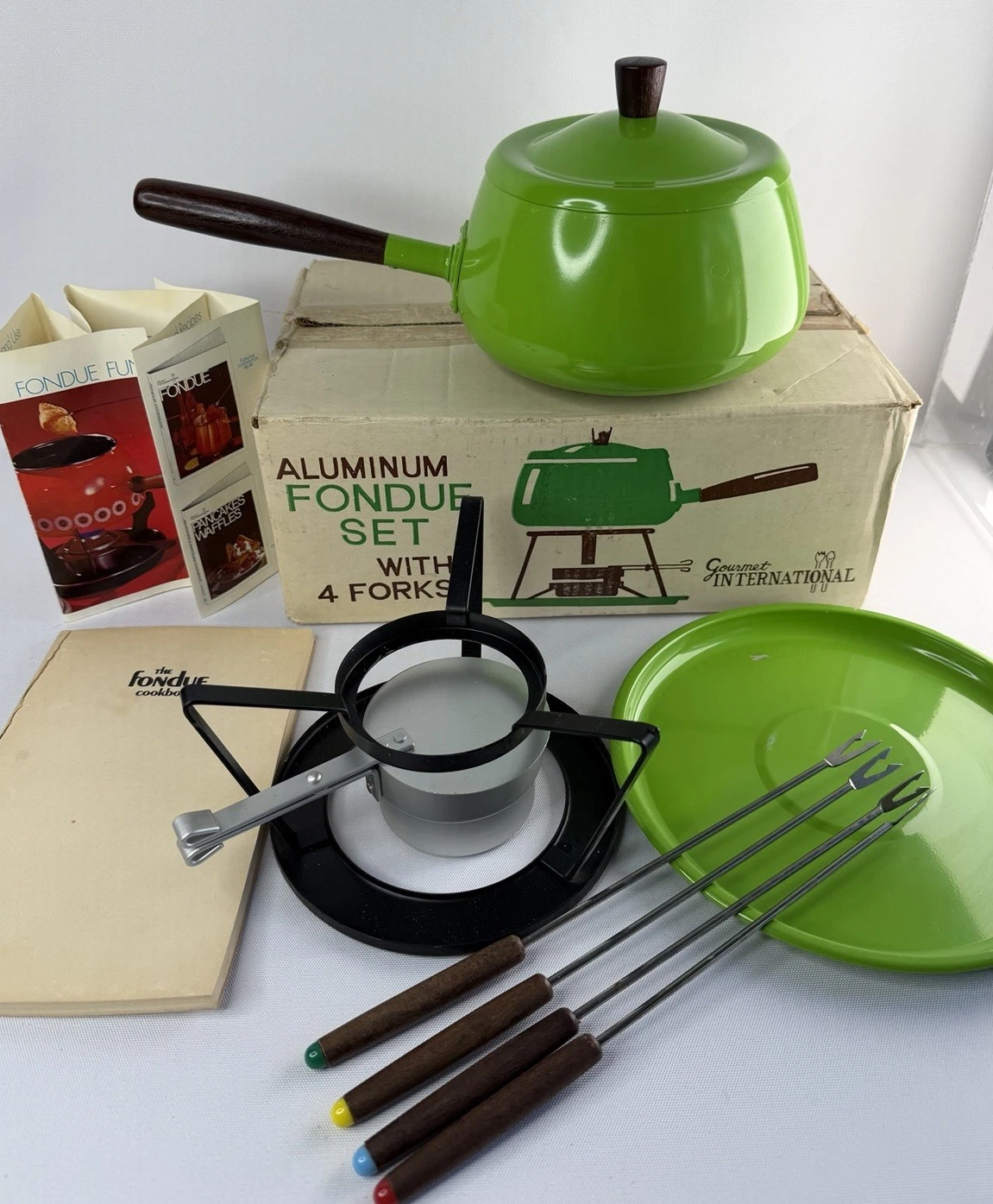 Vintage Green Aluminum Fondue Set 1970 Made In JAPAN In Original Box & Cookbook
Opens in a new windo