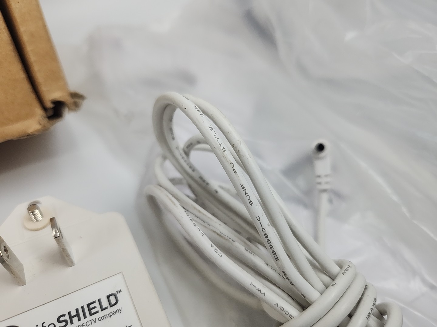 LIFESHIELD HOME SECURITY SYSTEM S30 STATION, SPR1R0 -28 Power Supply, 2 REMOTES