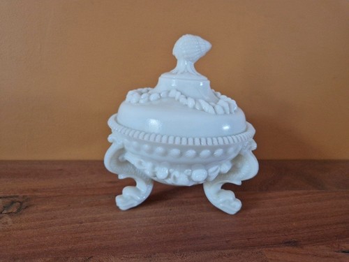 Drageoir en opaline blanche de