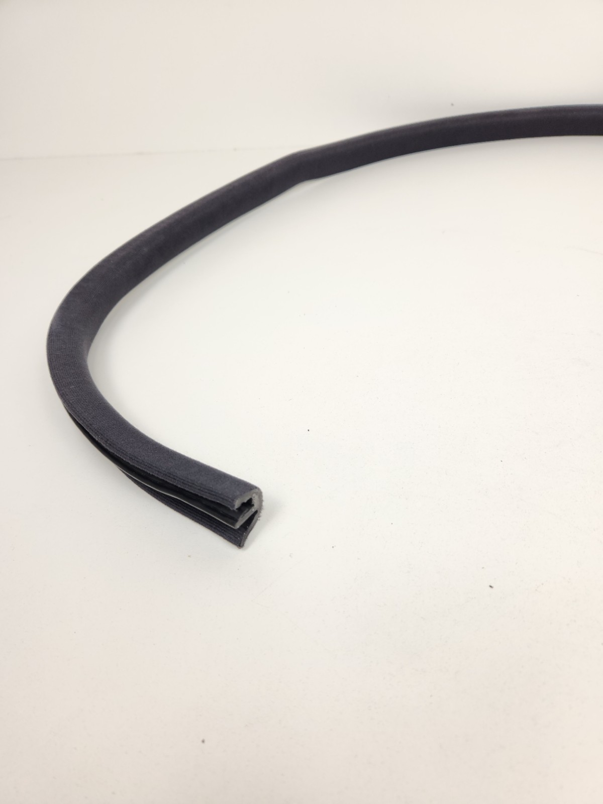 2015-2016 MCLAREN 650S SPIDER FRONT RIGHT SIDE DOOR DOOR WEATHERSTRIP STRIP SEAL
