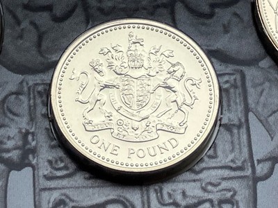 ROYAL One Pound Coin Coat of Arms Brilliant Uncirculated BU 2008