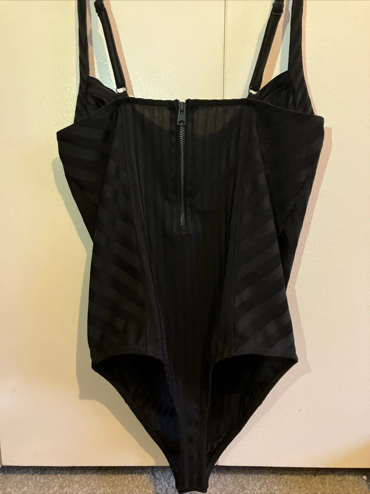 Body acanalado All Saints negro Yuni tanga con aros talla 2 Foto 3 de 4