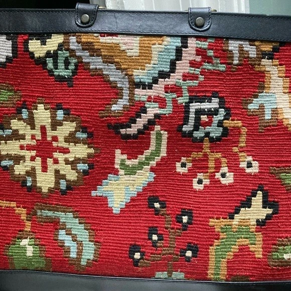 Bolso/maletín colorido vintage Kilim y cuero negro de Yun Art Foto 2 de 4